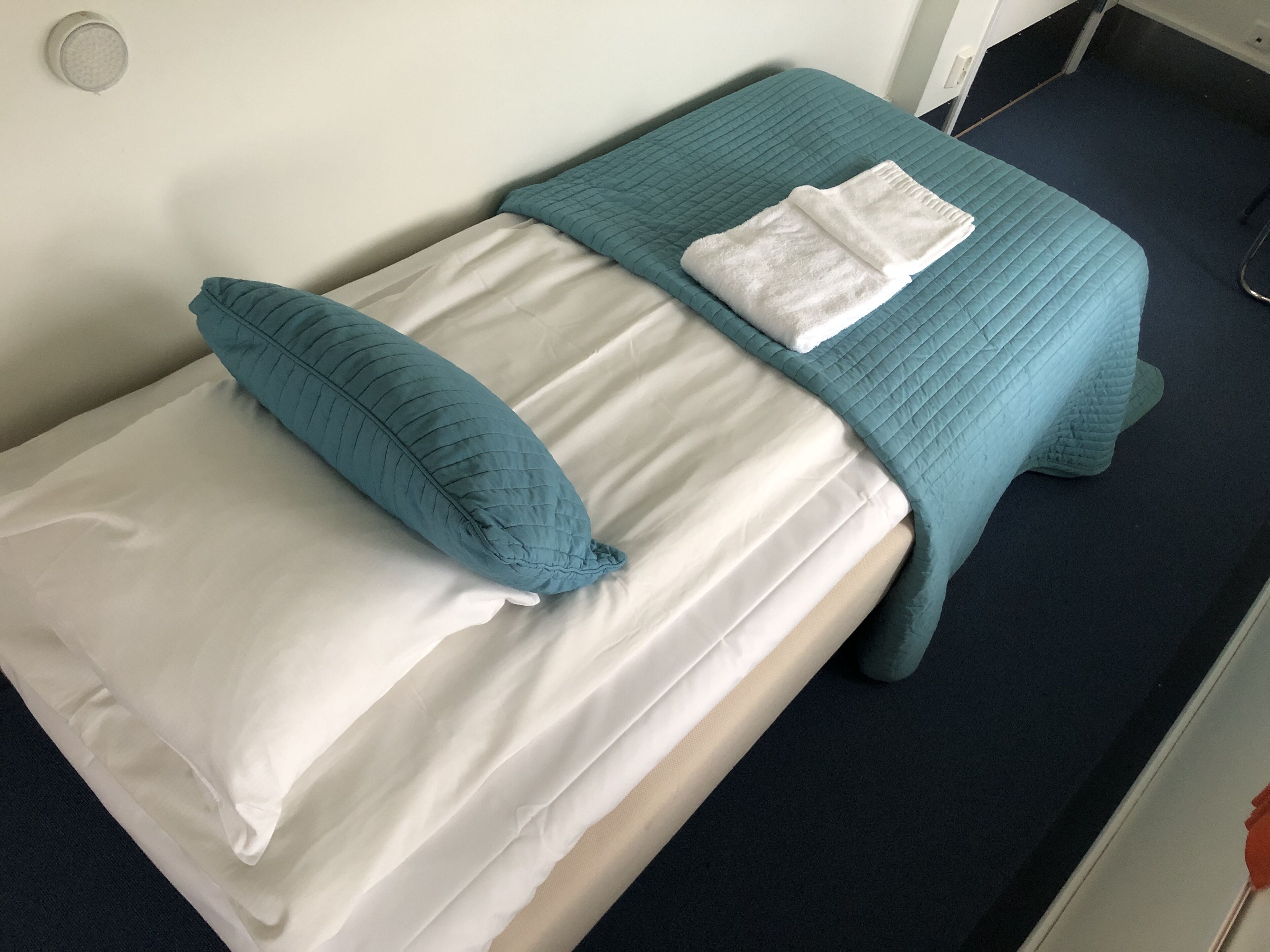 comfort single room, ensuite | premium bedding, pillow-top beds, blackout curtains, soundproofing