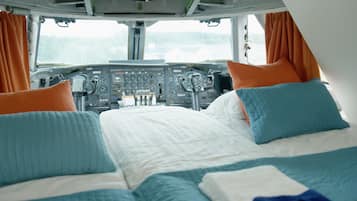 1 bedroom, premium bedding, pillowtop beds, blackout drapes