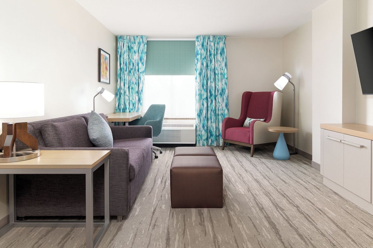 Premium bedding, pillowtop beds, in-room safe, desk