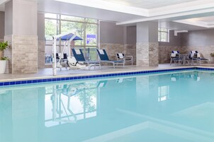 Una piscina cubierta