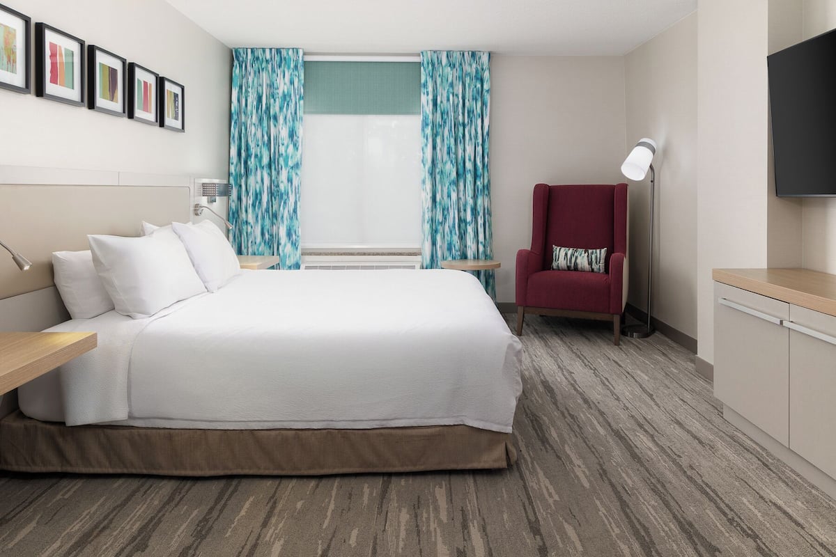 Room, 1 King Bed, Accessible (Roll-In Shower) | Premium bedding, pillowtop beds, in-room safe, desk