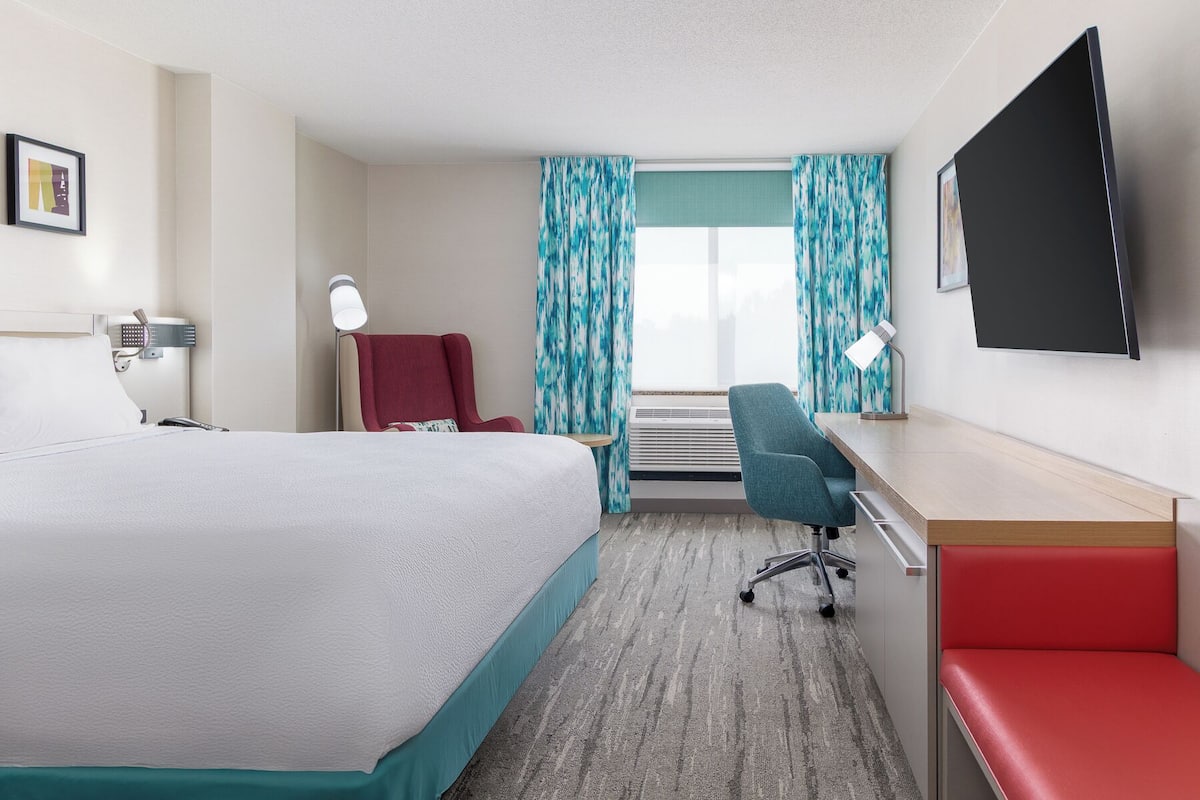 Premium bedding, pillowtop beds, in-room safe, desk