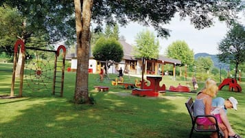 Children’s play area – outdoor