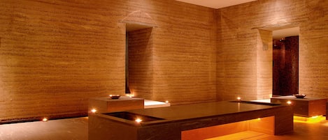 Sauna, Dampfbad, Türkisches Bad/Hamam, Körperbehandlungen, Aromatherapie