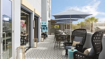 Breakfast, lunch and dinner served