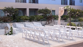 Meeting space at Kimpton Shorebreak Huntington Beach Resort by IHG