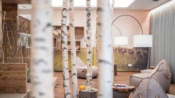 Sauna, Dampfbad, Körperbehandlungen, Aromatherapie, Warmsteinmassagen