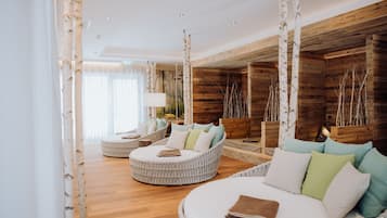 Un sauna, baño turco, tratamientos corporales, aromaterapia