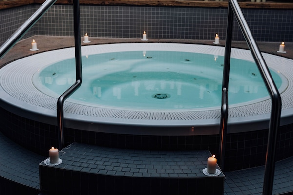 Sauna, baño de vapor, tratamientos corporales y aromaterapia