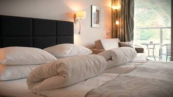 Superior-Doppel- oder -Zweibettzimmer (Fjord View) | Pillowtop-Betten, Schreibtisch, WLAN, Bettwäsche