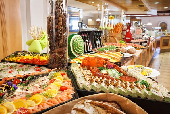 Breakfast and dinner served, Regional cuisine