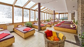 Sauna, baño turco o hammam, tratamientos corporales y aromaterapia
