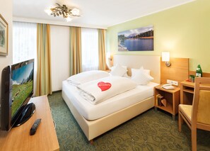 Standard-Doppelzimmer, Bergblick | Hochwertige Bettwaren, Zimmersafe, kostenloses WLAN