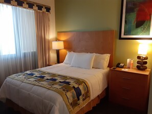 Standard Room, 1 Queen Bed - Howard Johnson Centro Cardiovascular San Juan (San Juan)