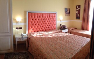 Couette en duvet d'oie, coffres-forts dans les chambres, bureau