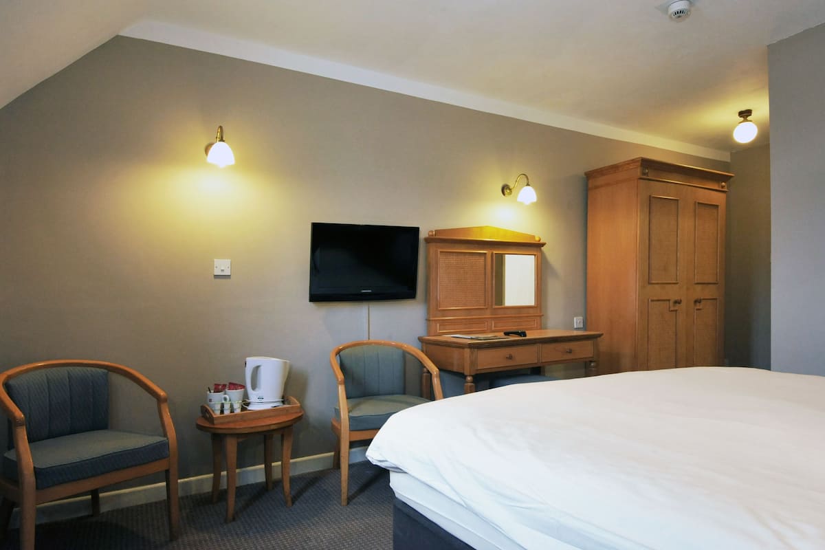 Iron/ironing board, free cribs/infant beds, rollaway beds, free WiFi