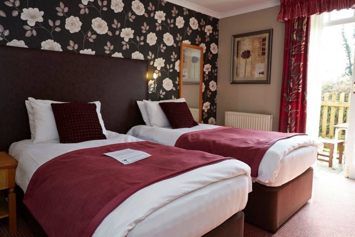 standard room, 2 single beds | iron/ironing board, free cots/infant beds, rollaway beds, free wifi