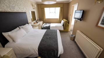 Familiekamer | Een bureau, een strijkplank/strijkijzer, gratis wifi