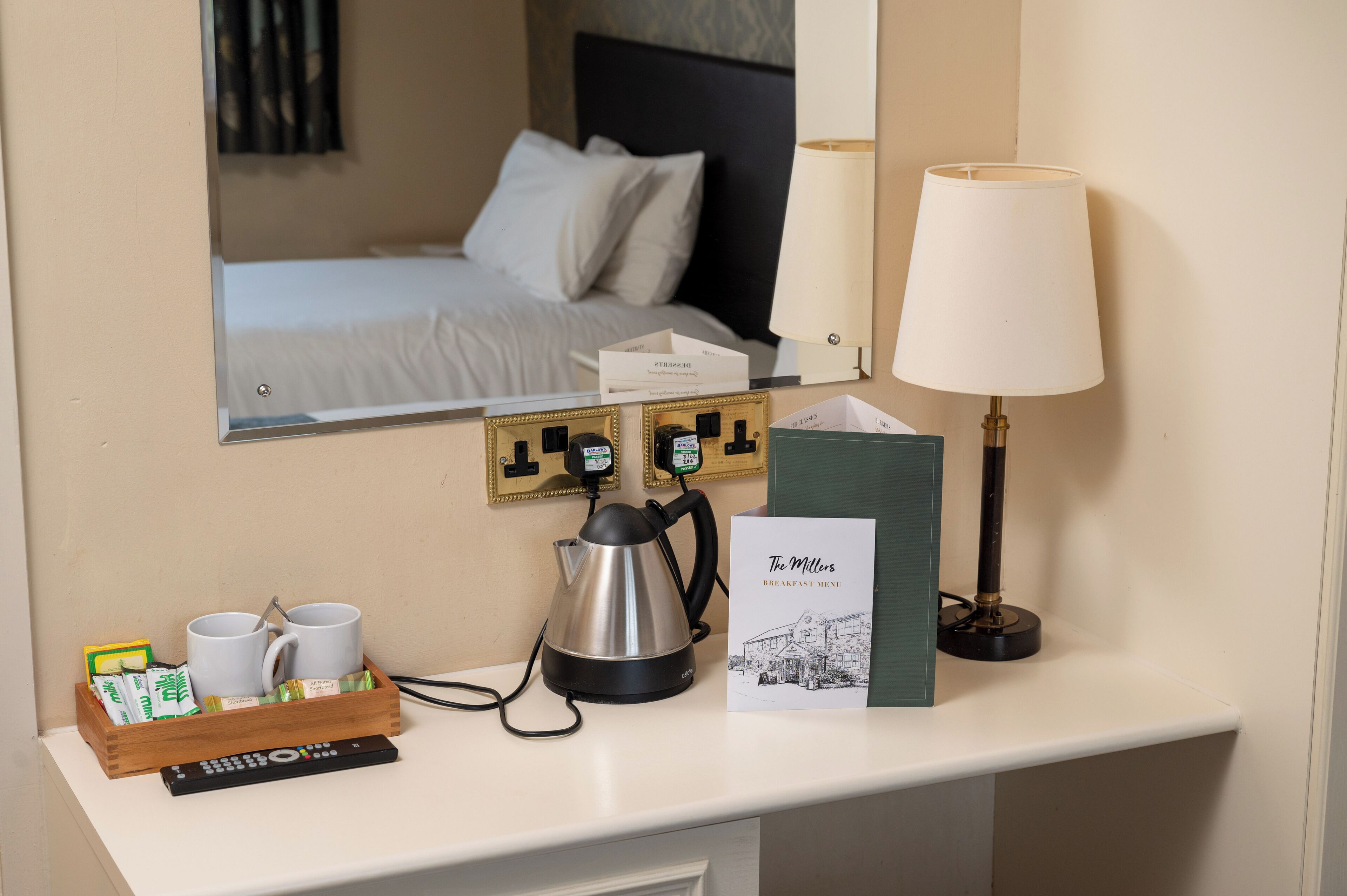 standard room, 2 single beds | desk, iron/ironing board, free wifi