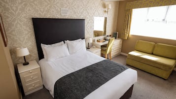 Family Room | Desk, iron/ironing board, free WiFi, bed sheets