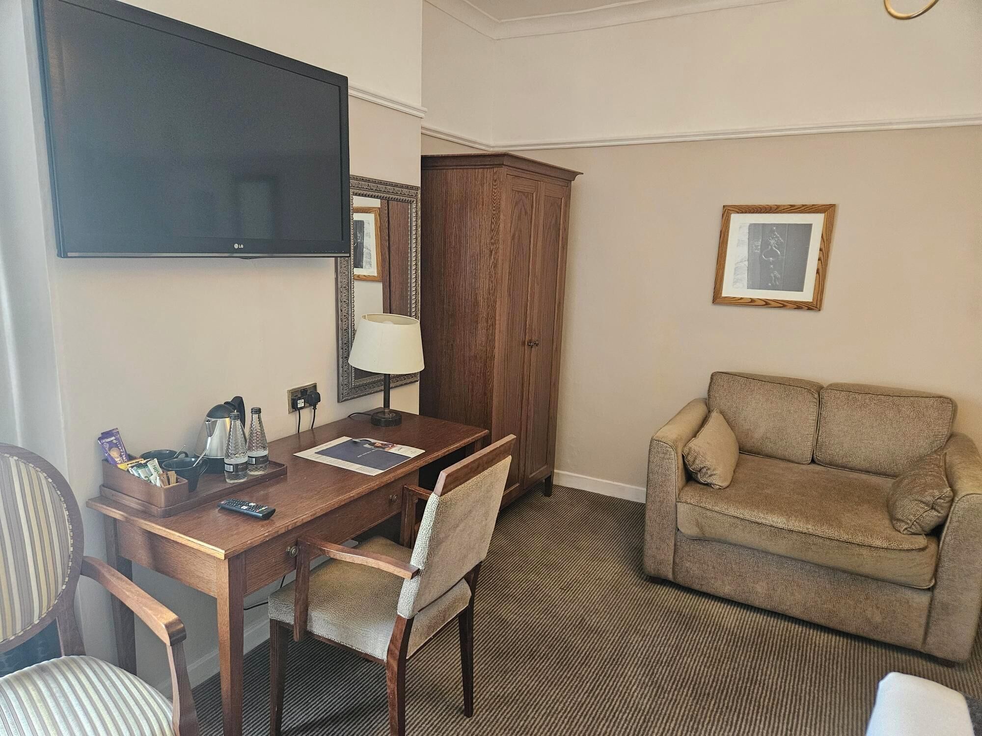 高级房 | 起居区 | 电视