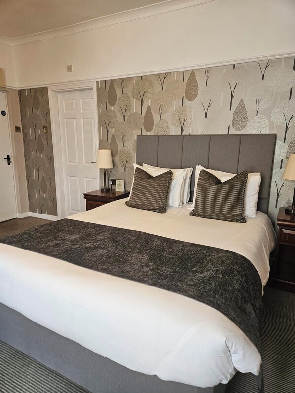 Superior Room | Desk, iron/ironing board, free WiFi, bed sheets - Millers Hotel by Greene King Inns (Nuneaton)