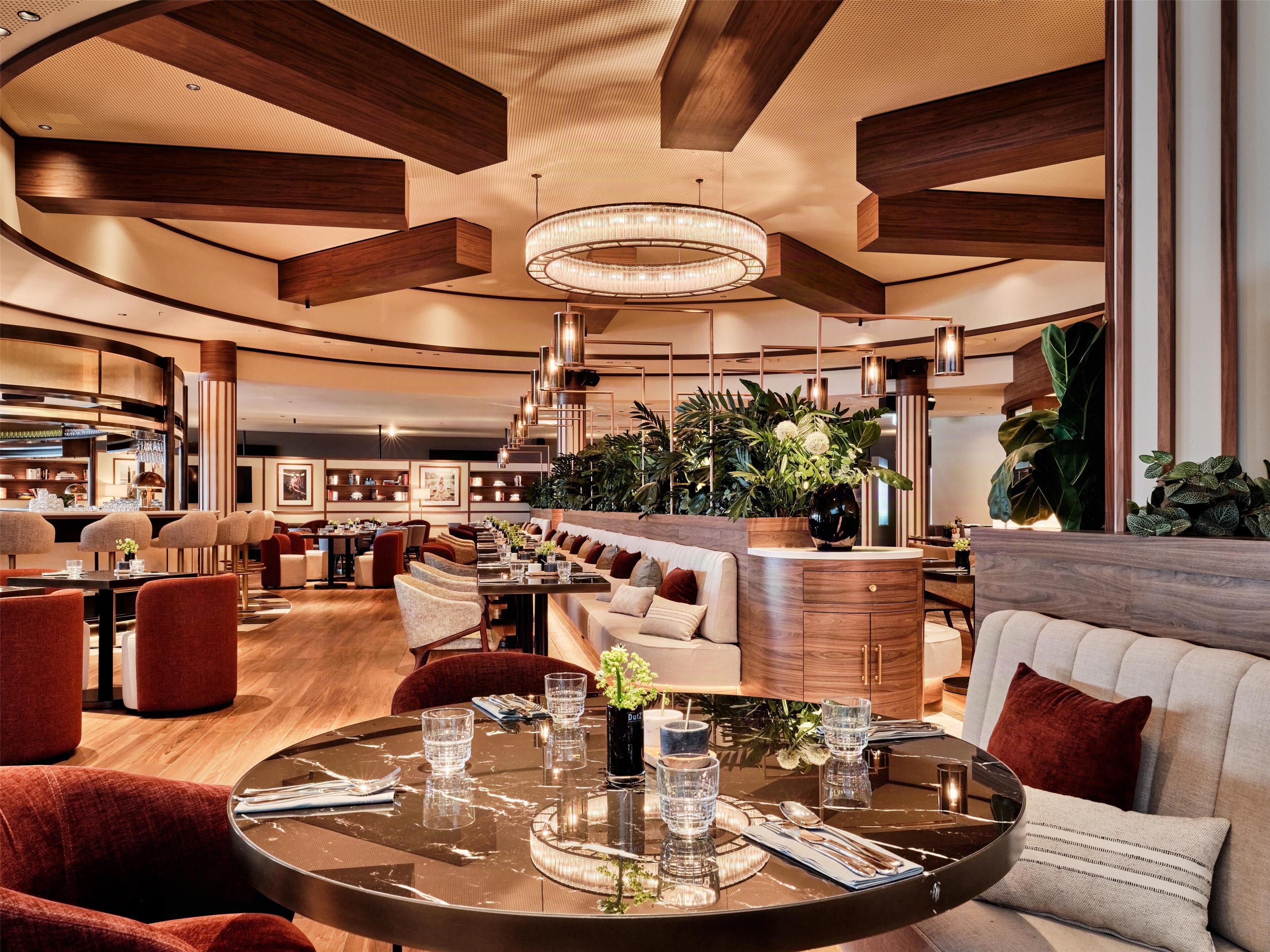 Petit déjeuner, déjeuner et dîner servis sur place