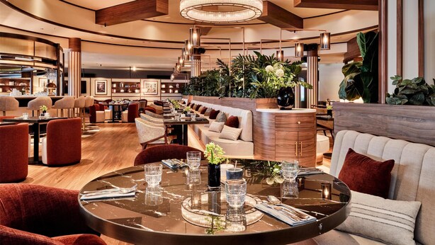 Breakfast, lunch and dinner served - Radisson Blu Hotel, Hamburg Airport (Hamburg)