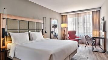 Hochwertige Bettwaren, Select-Comfort-Betten, Zimmersafe, Schreibtisch
