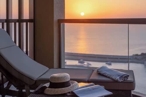 Club suite, 1 kingsize bed, toegang tot de clublounge, uitzicht op zee (Opera. Balcony) | Terras