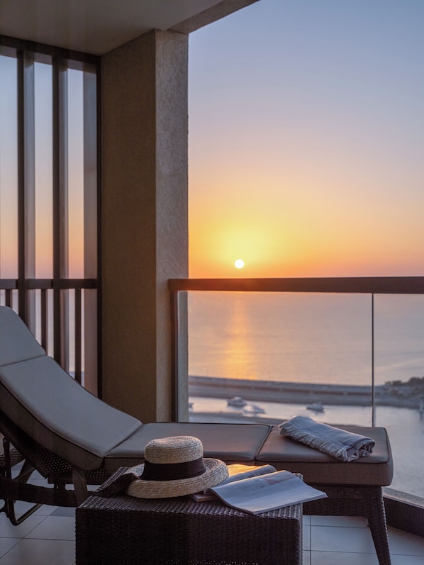 Club Suite, 1 King Bed, Club Lounge Access, Sea View (Opera. Balcony) | Terrace/patio