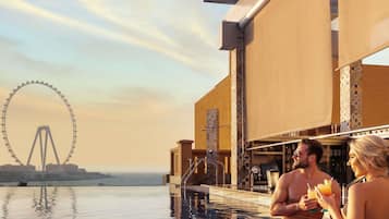 Bar sur le toit, vue sur la mer, ouvert tous les jours