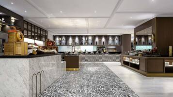 Petit déjeuner buffet servi tous les jours en supplément