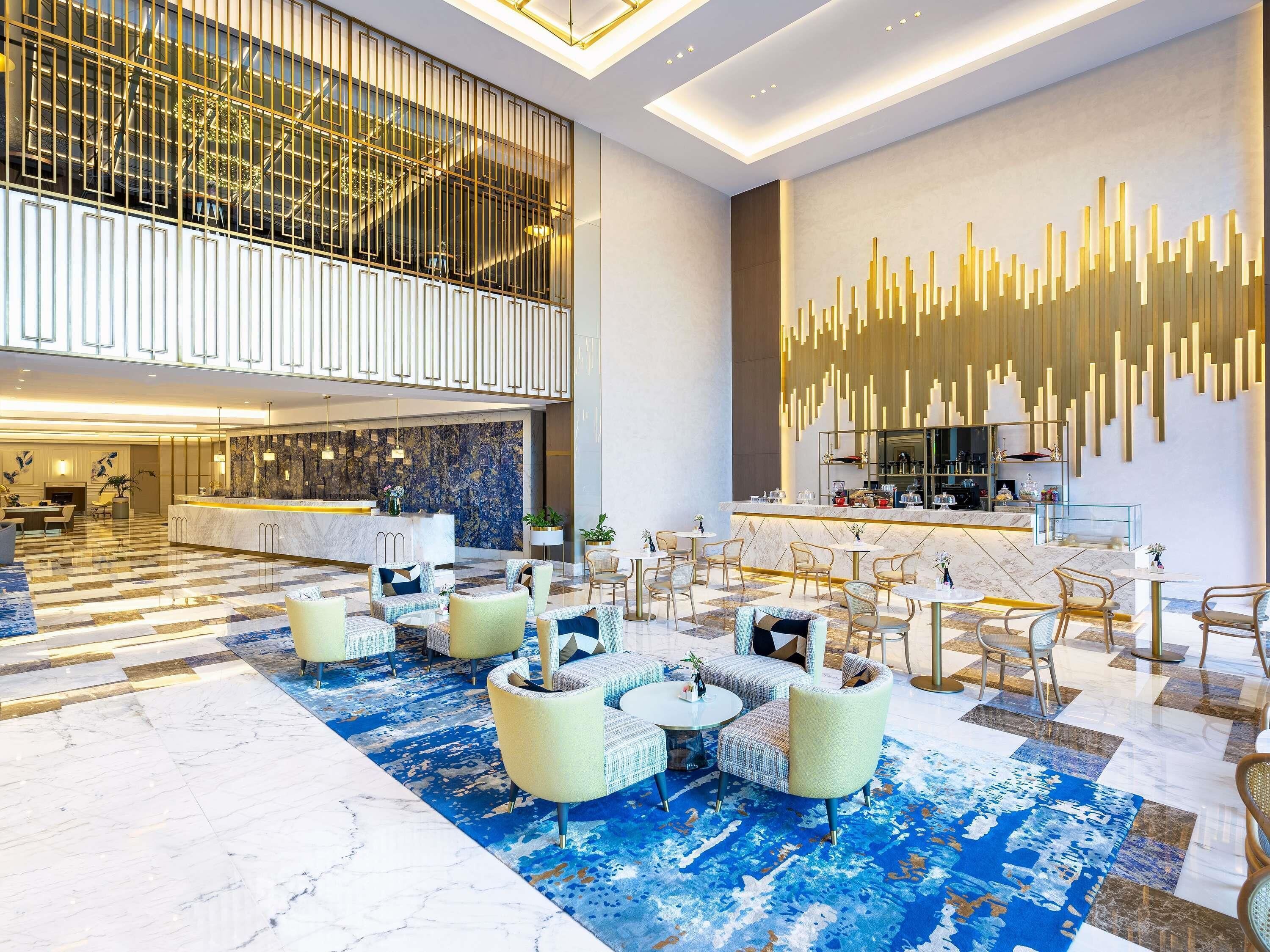 2 restaurants; breakfast, lunch, dinner, and brunch served