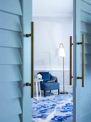 Prestige Suite, 1 King Bed, Club Lounge Access, Partial Sea View - DXB Airport Pickup or Drop Off | 1 bedroom, down comforters, minibar, in-room safe