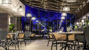 2 Restaurants; Frühstück, Mittagessen und Abendessen werden serviert