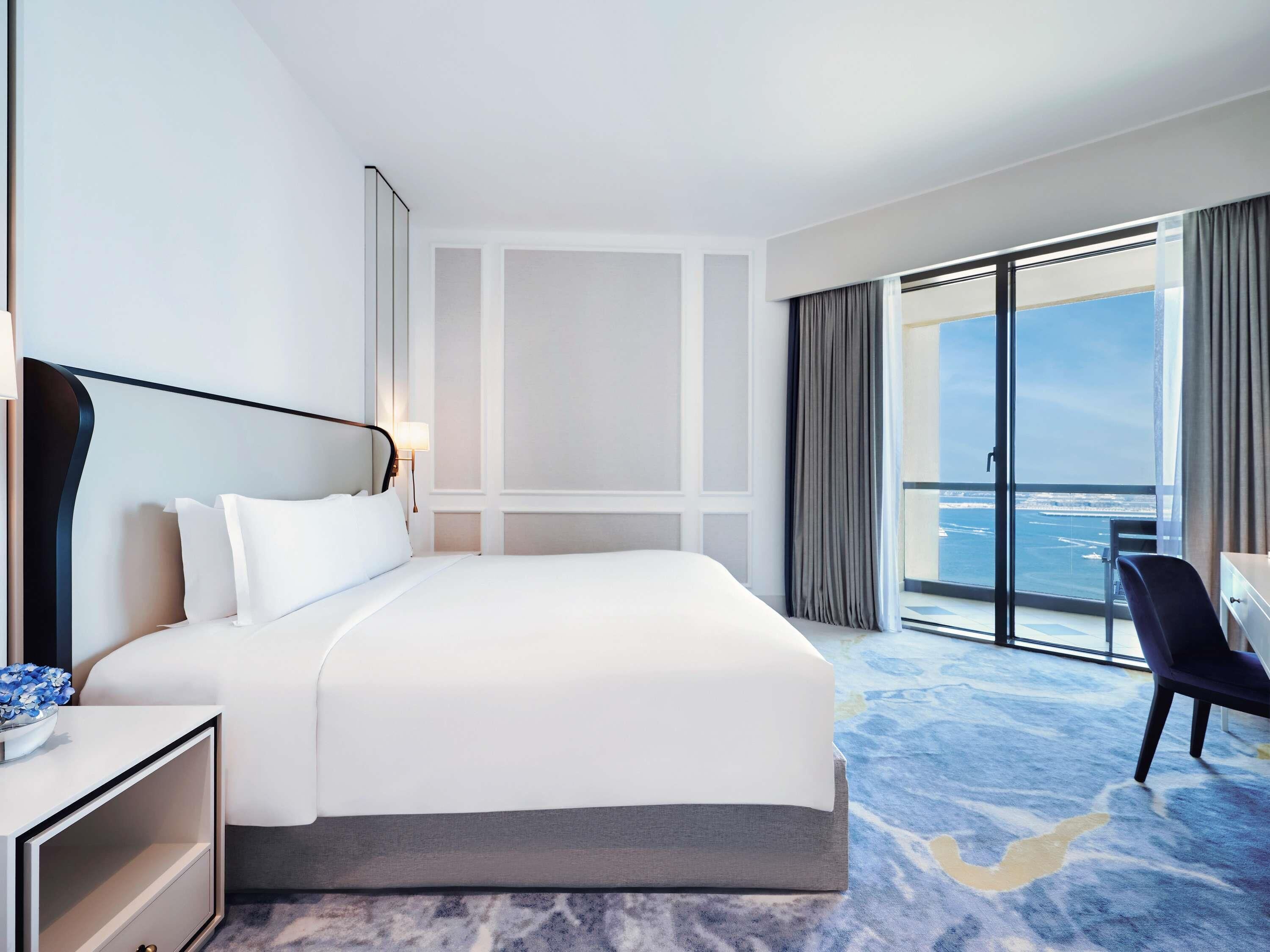 Junior Suite, 1 King Bed, Club lounge access, Partial Sea View | Down duvets, minibar, in-room safe, desk