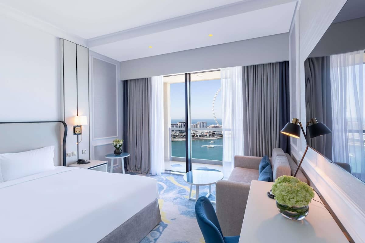 Habitación de lujo, 1 cama de matrimonio grande, balcón, vistas al mar | Edredones de plumas, minibar, caja fuerte y escritorio