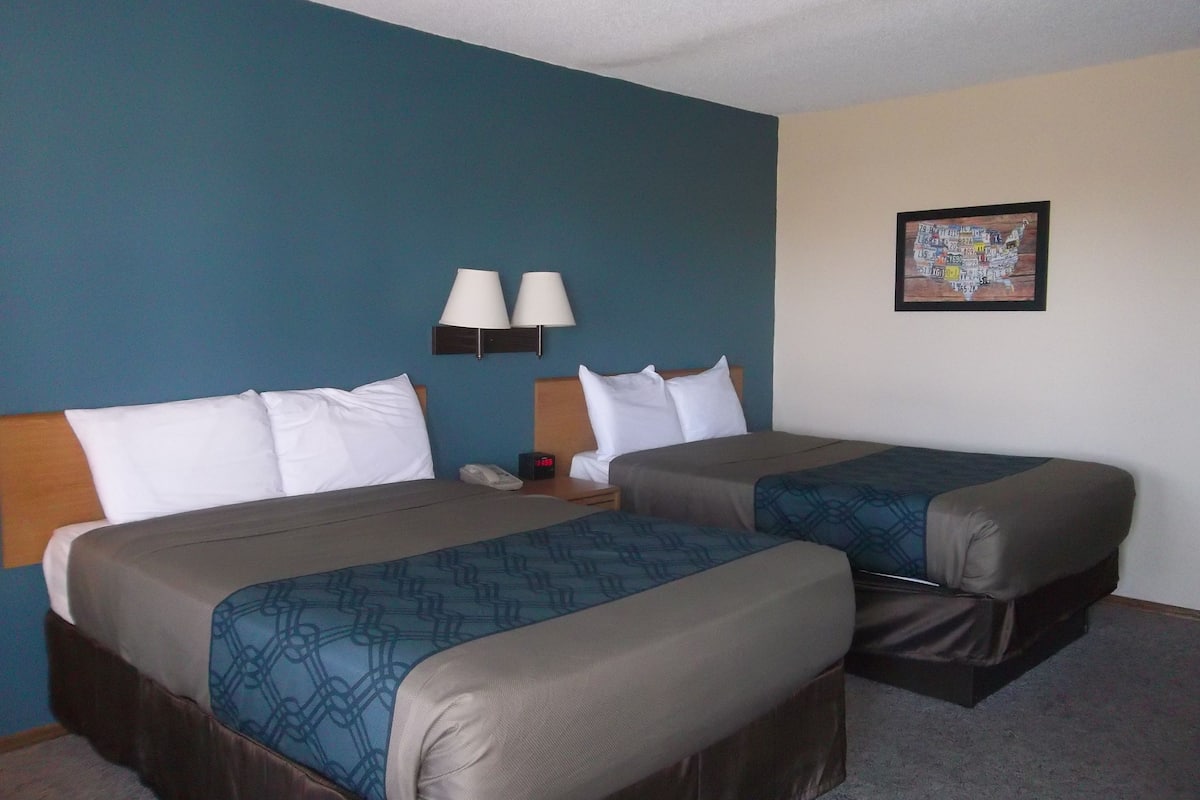 standard room, 2 double beds, non smoking | desk, iron/ironing board, free cots/infant beds, rollaway beds