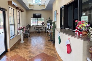 Reception - Regency Inn & Suites By Capital O Houston IAH Airport (Humble)