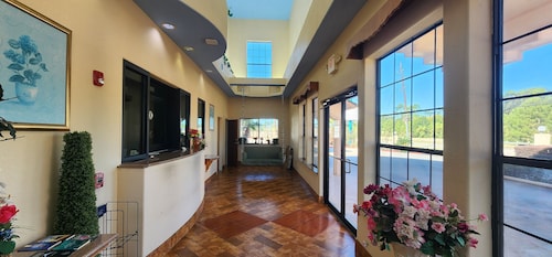 Regency Inn & Suites By Capital O Houston IAH Airport