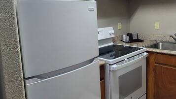 Habitació, 1 llit de matrimoni gran, no fumadors | Escriptori, planxa i posts de planxar, wifi gratuïta i roba de llit