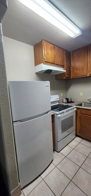 Habitación, 1 cama de matrimonio grande, no fumadores | Escritorio, tabla de planchar con plancha, wifi gratis y ropa de cama