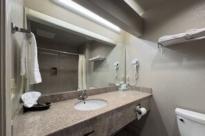 Hair dryer, towels - Regency Inn & Suites By Capital O Houston IAH Airport (Humble)