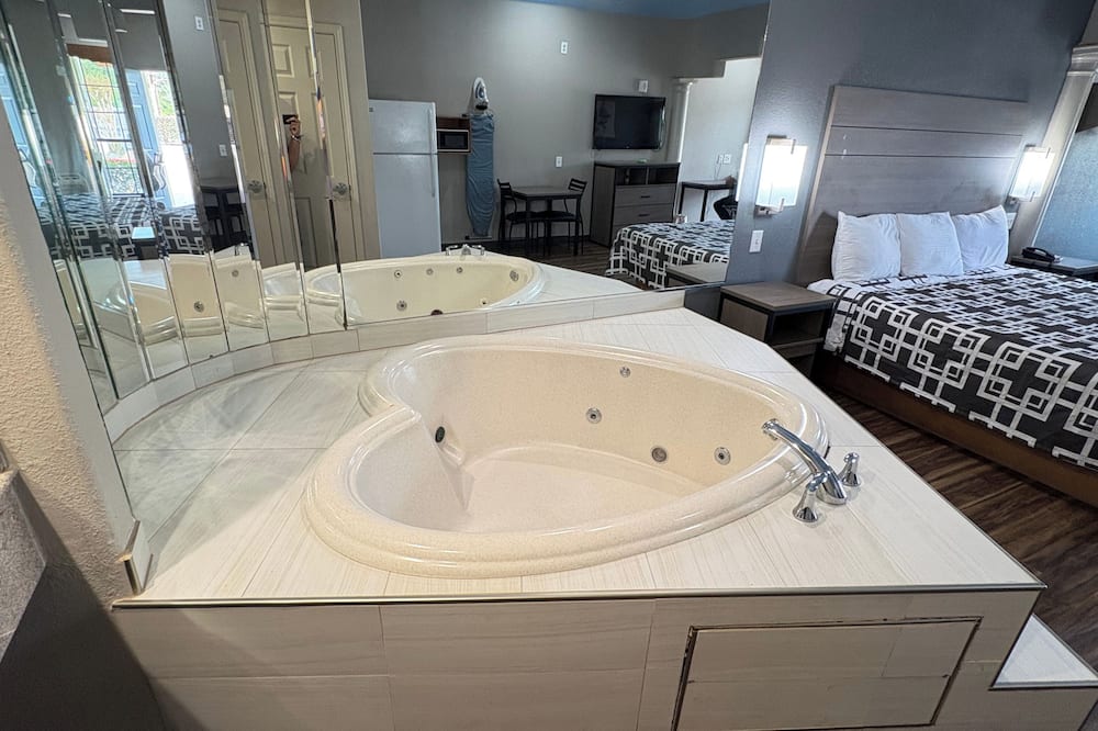 Regency Inn & Suites By Capital O Houston IAH Airport