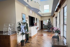 Lobby - Regency Inn & Suites By Capital O Houston IAH Airport (Humble)