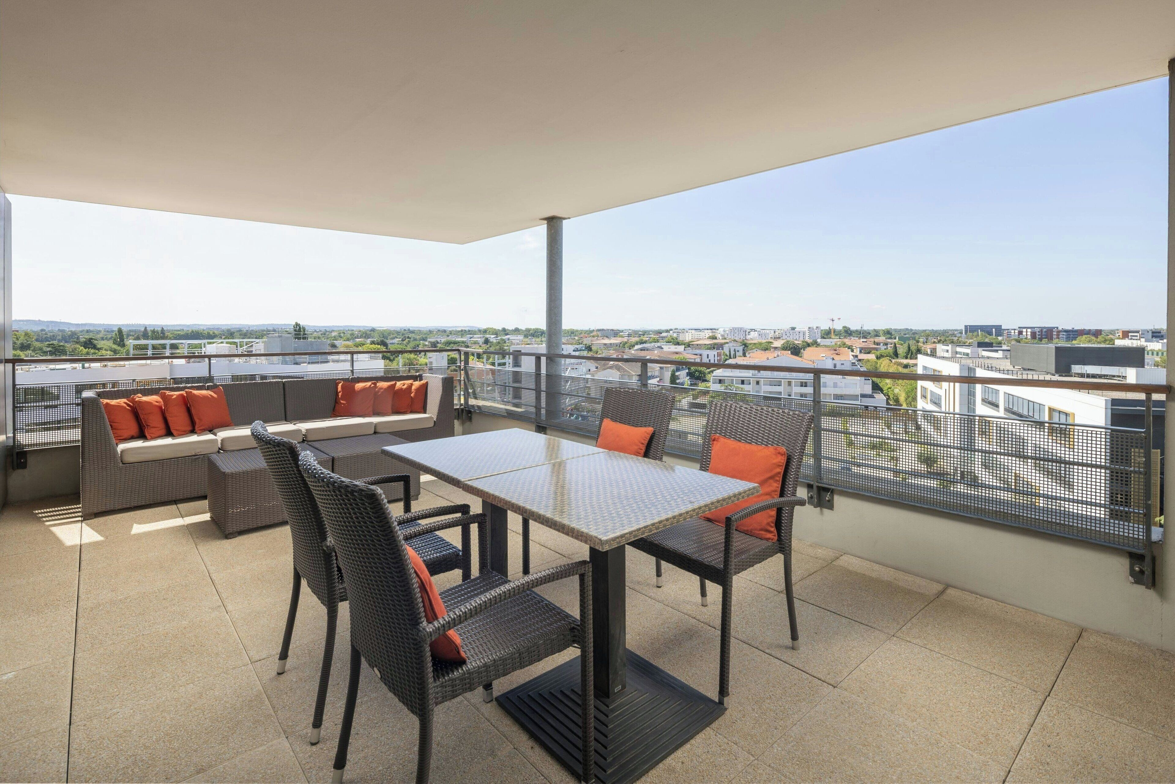 Suite, 1 Katil Raja (King) dengan Katil Sofa, Balcony | Peralatan tempat tidur hipoalergenik, tilam berlapik 