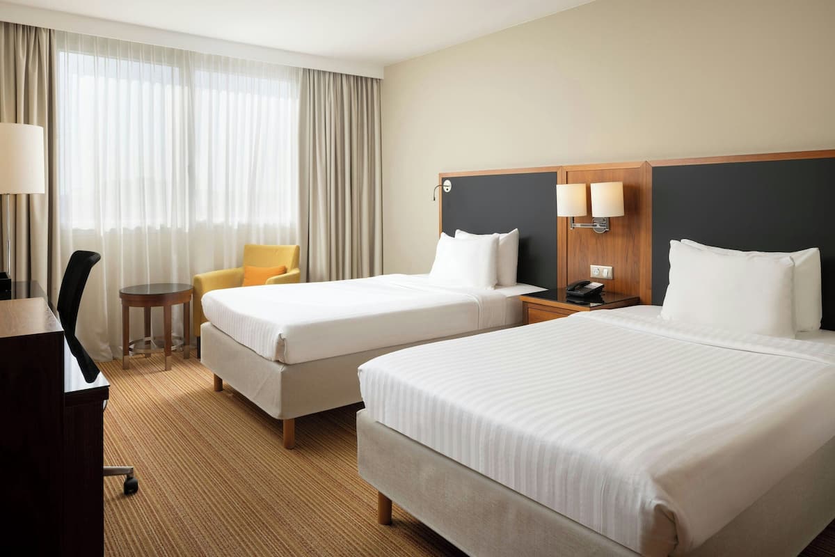 deluxe room, 2 single beds, non smoking | 1 bedroom, hypo-allergenic bedding, pillow-top beds, in-room safe