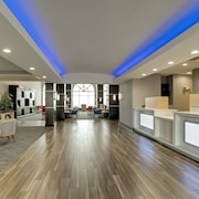 Holiday Inn Express Hotel and Suites Nashville-Opryland by IHG