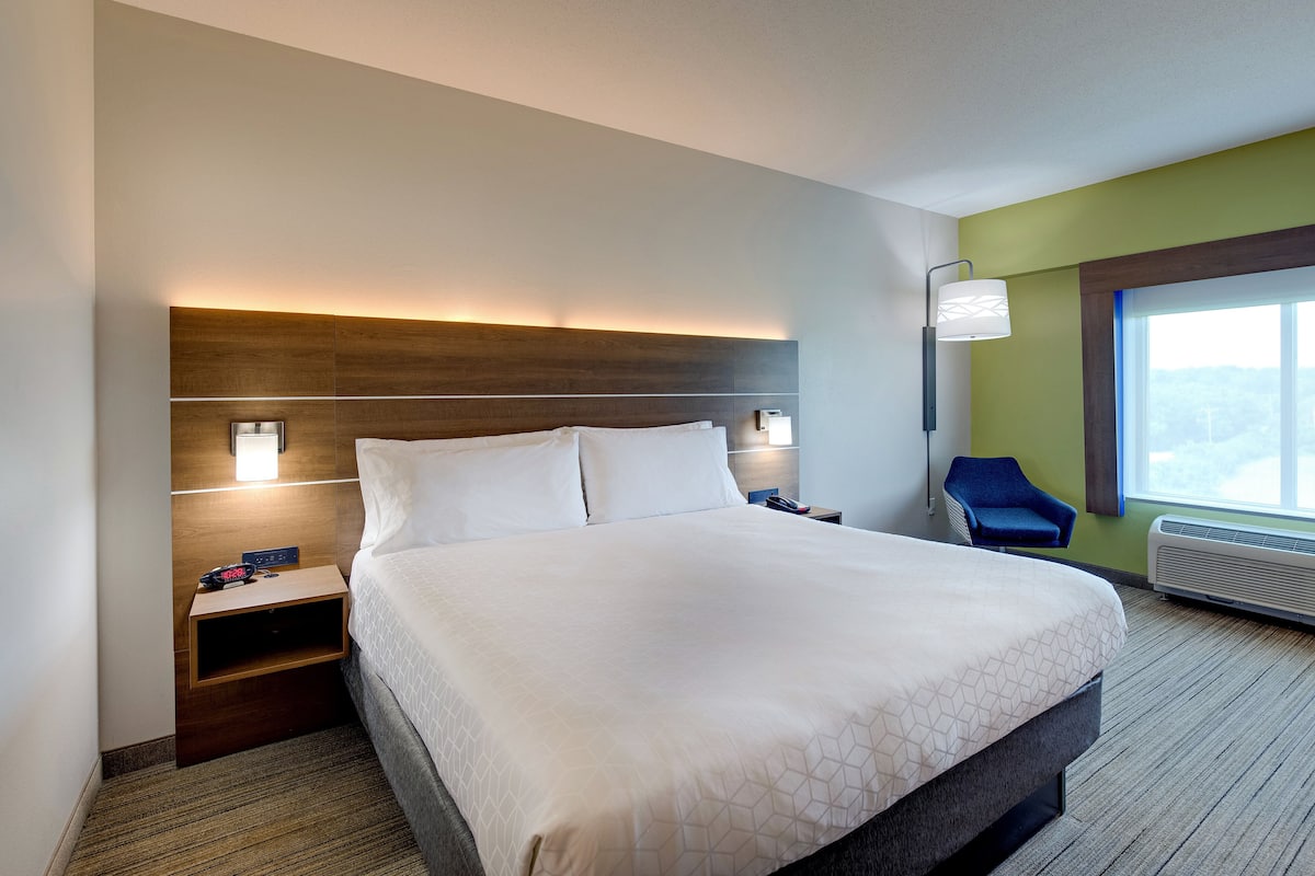 Standard Room, 1 Katil Raja (King) | Peralatan tempat tidur premium, meja, ruang kerja komputer riba 
